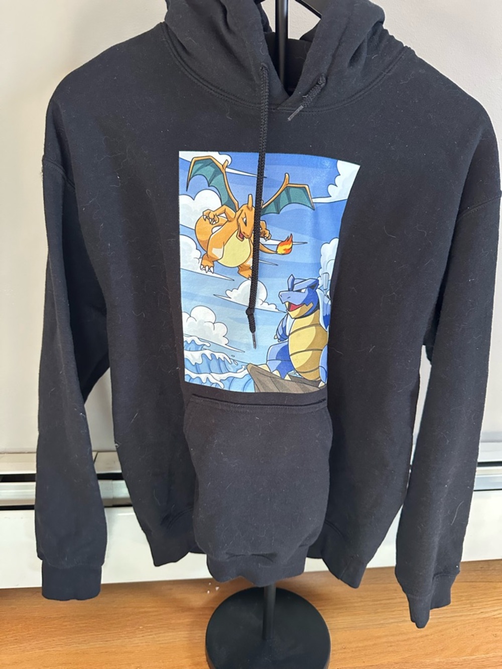 Men’s size medium pokeman sweatshirt